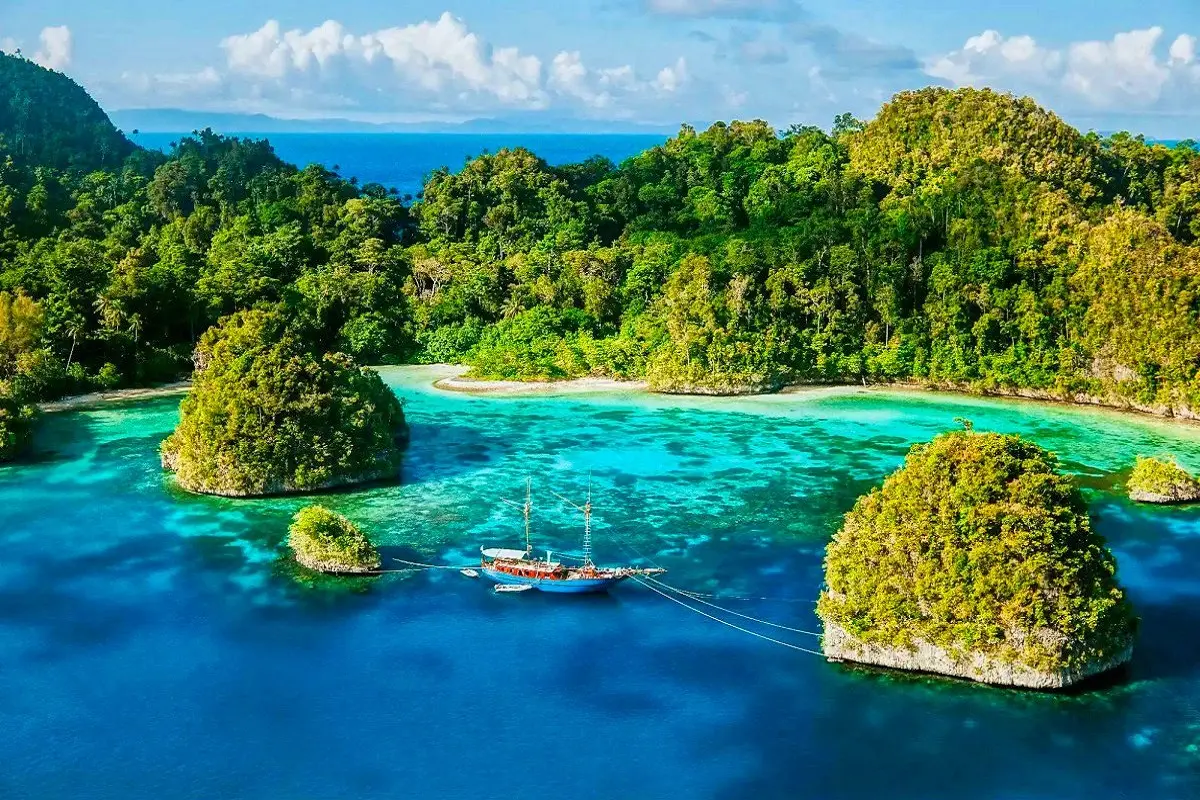 Undiscovered Indonesia: 25 Remote Islands Without Crowds